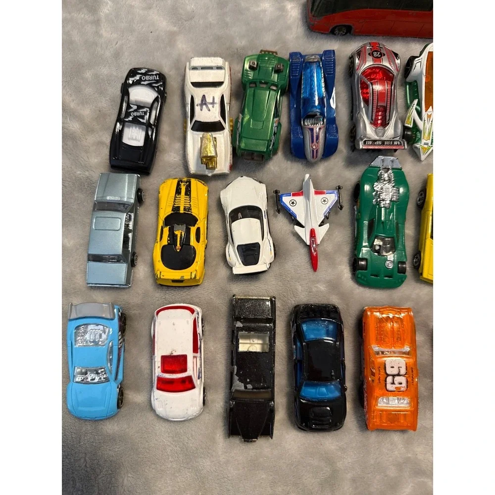 Lot of 33 Hot Wheels Die Cast Cars Mixed Vehicles Cars Planes‎ Bus